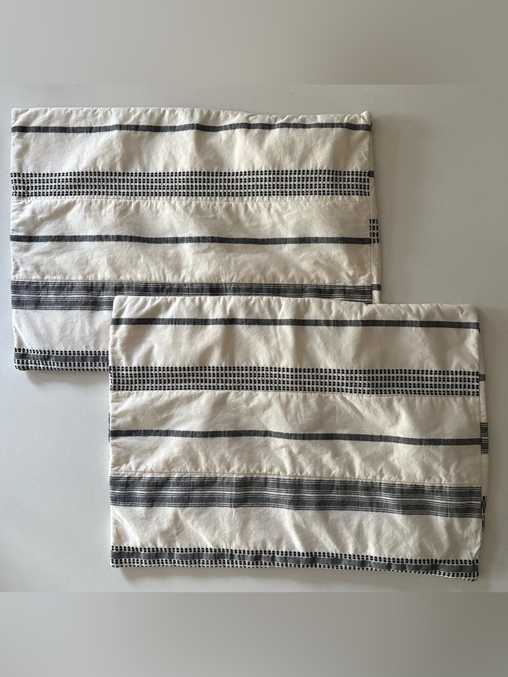 Beddy's Bed Standard First Class Luxe Line Cream & Black Striped Woven Shams (2)